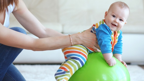 Trening z niemowlakiem. Jak ćwiczyć z dzieckiem?