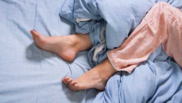 Co oznacza ból nóg w czasie snu i jak sobie z nim radzić?